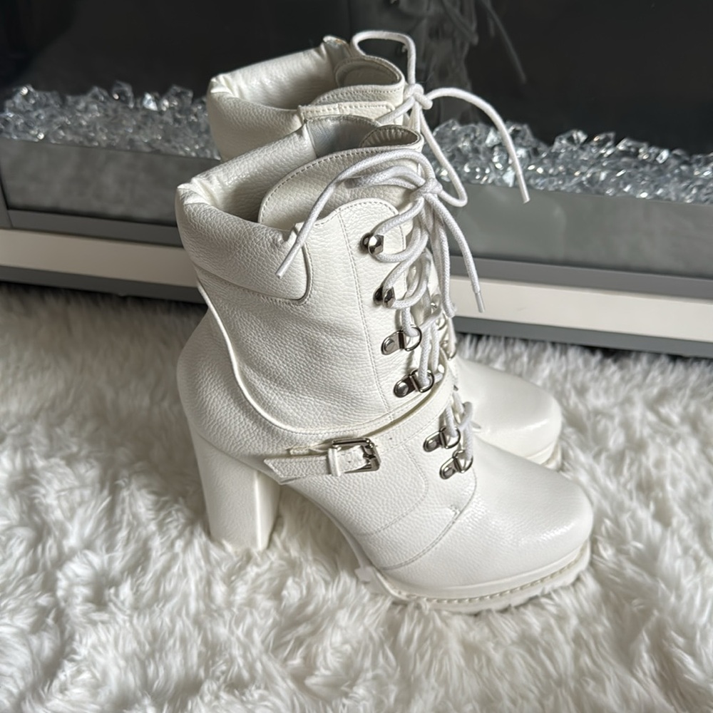 Liliana Chic White Lace-Up Ankle Boots